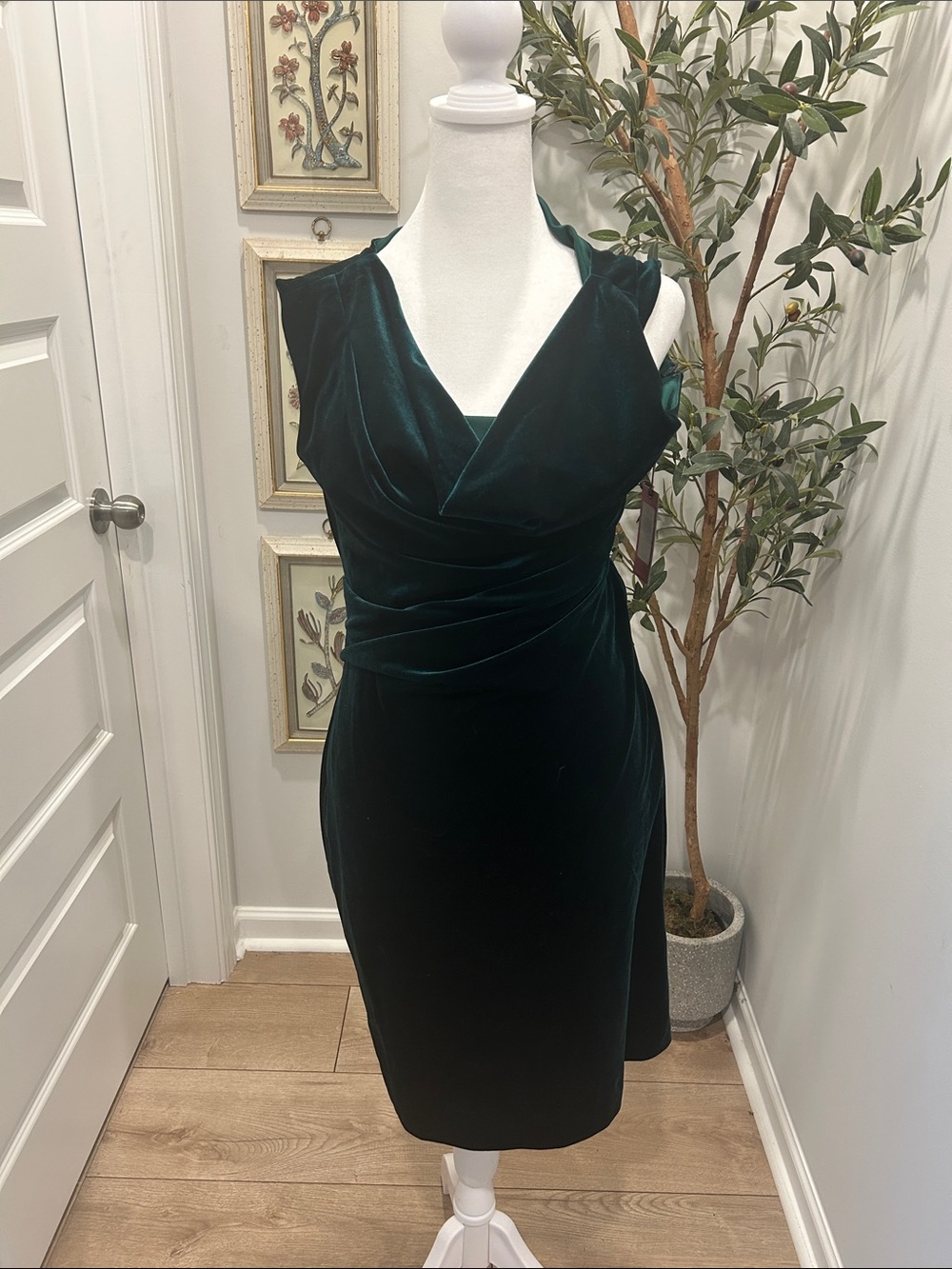 Vince Camuto Elegant Green Velvet Draped Sheath Dress
